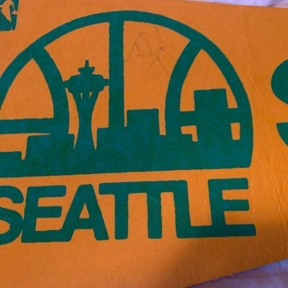 NBA Vintage Seattle Super Sonics Autographed Jack Sikma 1970s Pennant Flag - Picture 3 of 14